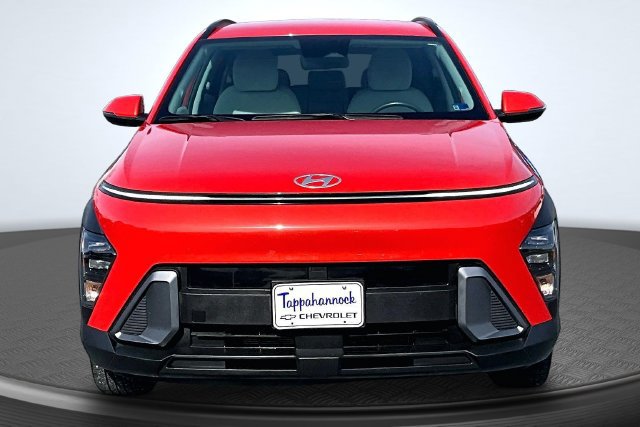 Used 2024 Hyundai Kona SEL FWD image 2