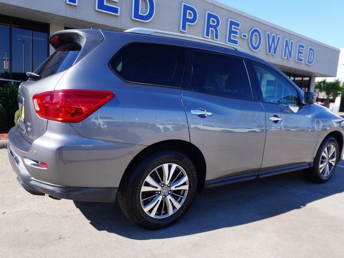 Used 2020 Nissan Pathfinder SV image 6