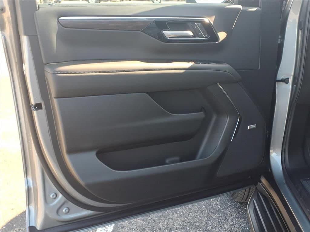 New 2026 Chevrolet Suburban LT w/ Comfort Package RWD image 14