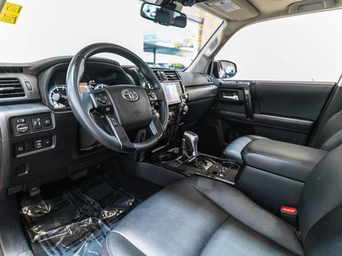 Used 2022 Toyota 4Runner TRD Off-Road Premium AWD/4WD image 4