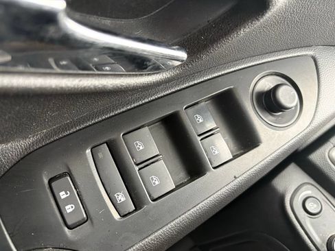 Used 2019 Chevrolet Trax LT w/ LT Convenience Package FWD image 16