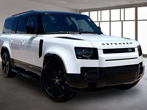 Certified 2025 Land Rover Defender 130 X-Dynamic SE AWD/4WD image 10