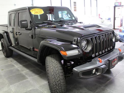 Used 2022 Jeep Gladiator Mojave w/ LED Lighting Group AWD/4WD image 3