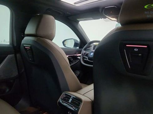 Used 2024 BMW i5 eDrive40i w/ Convenience Package RWD image 28