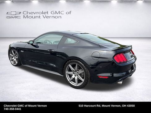 Used 2017 Ford Mustang GT RWD image 3