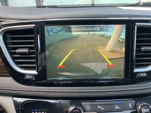 Used 2023 Chrysler Pacifica Limited FWD image 47