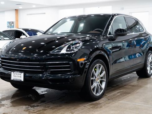 Used 2023 Porsche Cayenne image 1