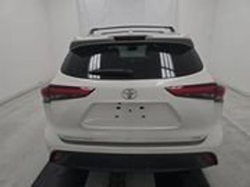 Used 2021 Toyota Highlander XLE image 5