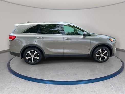 Used 2018 Kia Sorento EX w/ EX Advanced Touring Package FWD image 4