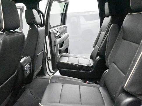 Used 2023 GMC Yukon XL SLT w/ SLT Premium Package AWD/4WD image 18