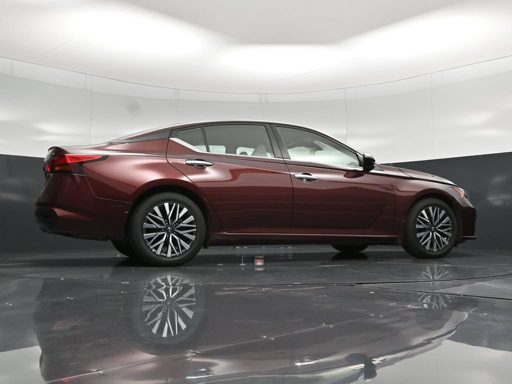 Used 2024 Nissan Altima 2.5 SV FWD image 43
