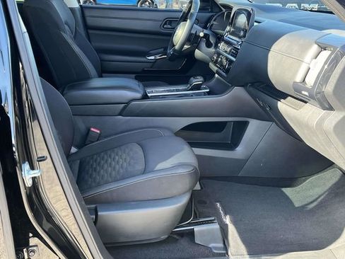 Used 2024 Nissan Pathfinder SV w/ SV Premium Package image 26