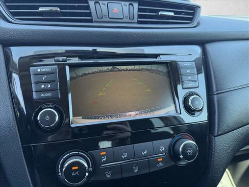 Used 2018 Nissan Rogue S FWD image 18
