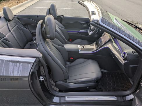 Used 2025 Mercedes-Benz CLE 300 4MATIC Cabriolet image 32