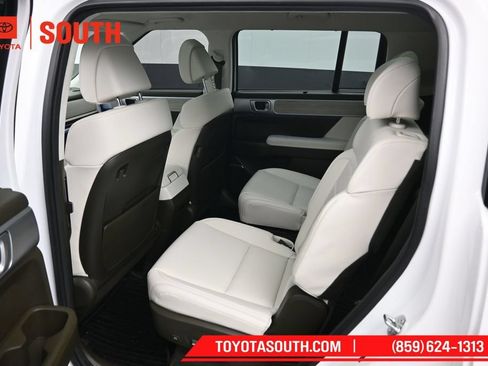 Used 2025 Hyundai Santa Fe Calligraphy AWD/4WD image 10