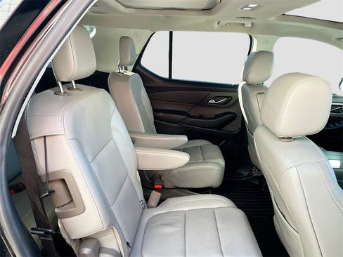 Used 2021 Chevrolet Traverse RS image 30