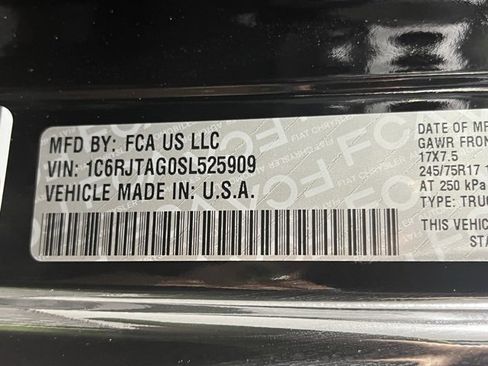 New 2025 Jeep Gladiator Sport image 9