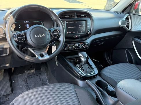 Used 2023 Kia Soul LX w/ LX Technology Package image 27