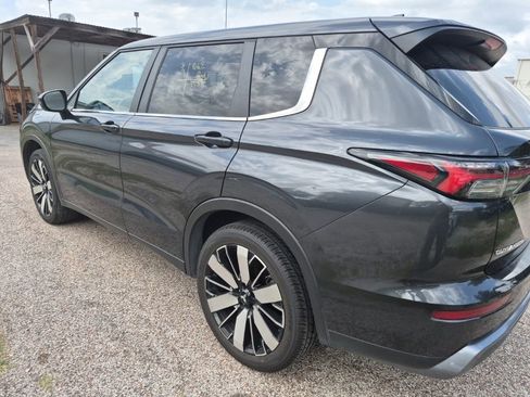Used 2025 Mitsubishi Outlander SE AWD/4WD image 2