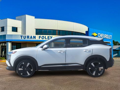 Used 2025 Nissan Kicks SR FWD image 31