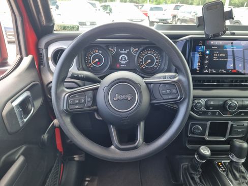 Used 2024 Jeep Gladiator Sport AWD/4WD image 14