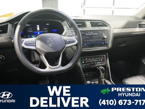 Used 2022 Volkswagen Tiguan SE w/ Panoramic Sunroof Package image 13