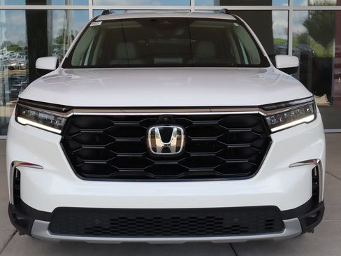 Used 2023 Honda Pilot Elite image 2