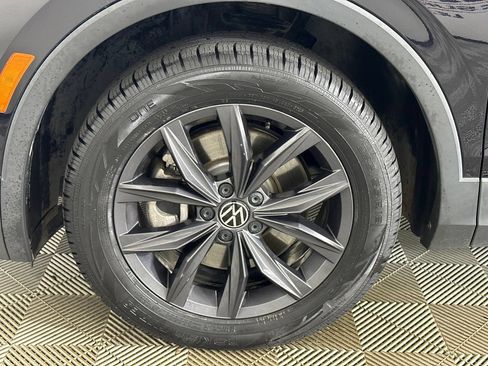 Used 2022 Volkswagen Tiguan SE w/ Panoramic Sunroof Package AWD/4WD image 34