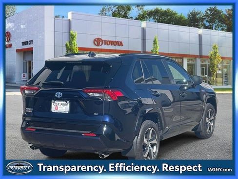 Used 2021 Toyota RAV4 SE image 6