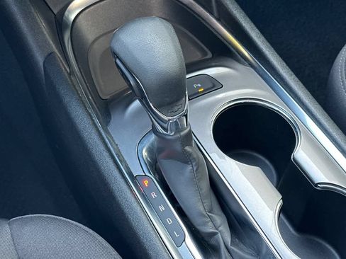 Used 2025 Chevrolet Malibu LT FWD image 21