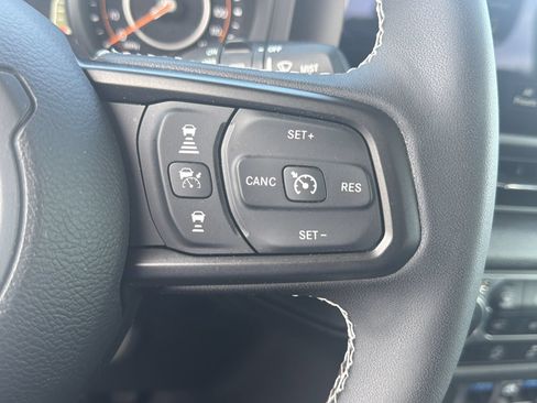 Used 2025 Jeep Wrangler Unlimited Sport AWD/4WD image 25