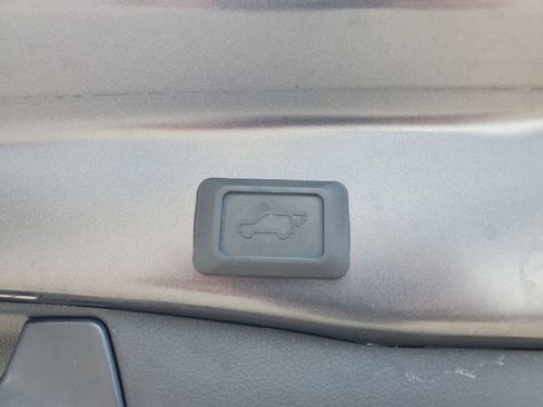 Used 2025 Toyota RAV4 XLE w/ Convenience Package FWD image 9