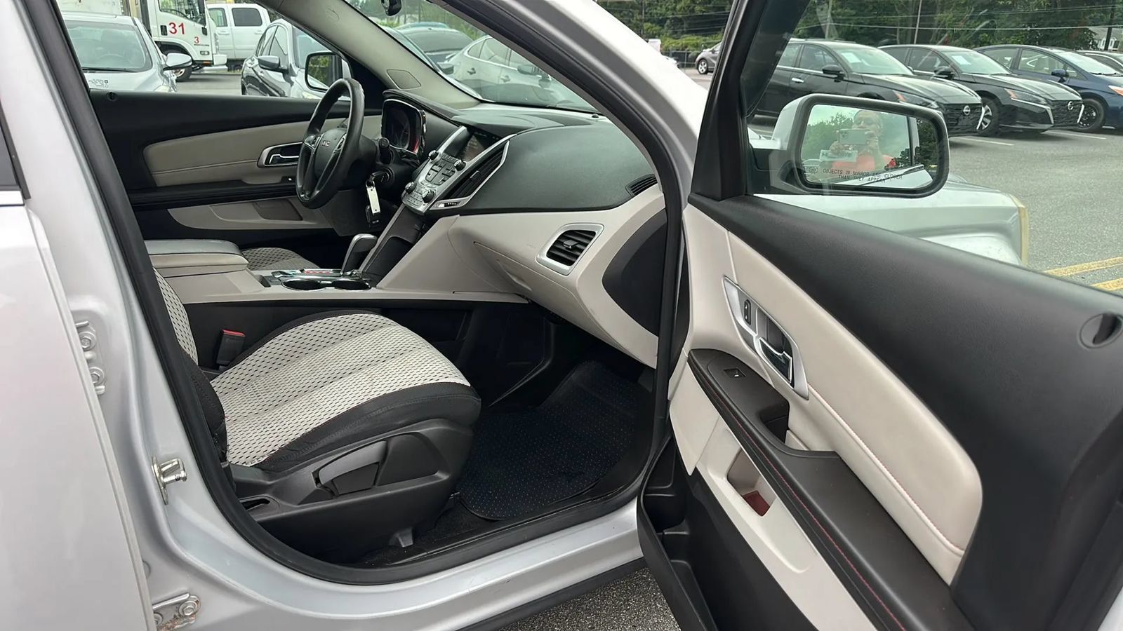 Used 2015 GMC Terrain SLE FWD image 29