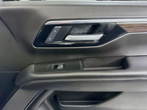 Used 2025 Chevrolet Tahoe Premier RWD image 31