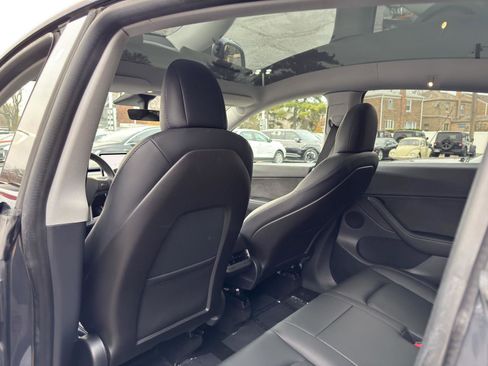 Used 2020 Tesla Model Y Long Range image 32