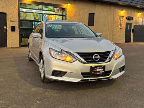 Used 2018 Nissan Altima 2.5 S w/ S Convenience Package image 3