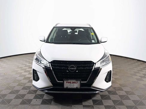 Used 2023 Nissan Kicks SV FWD image 2