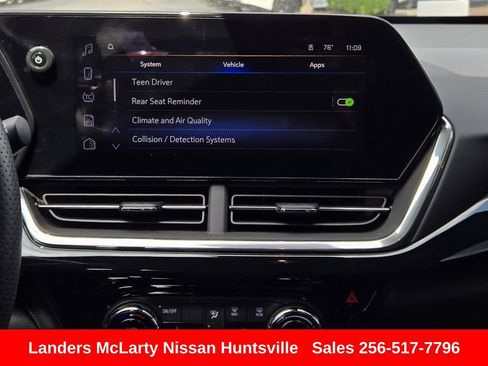 Used 2025 Chevrolet Trax RS w/ Driver Confidence Package FWD image 18