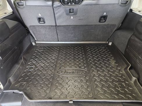 Used 2024 Jeep Wrangler Unlimited Rubicon w/ Safety Group AWD/4WD image 33