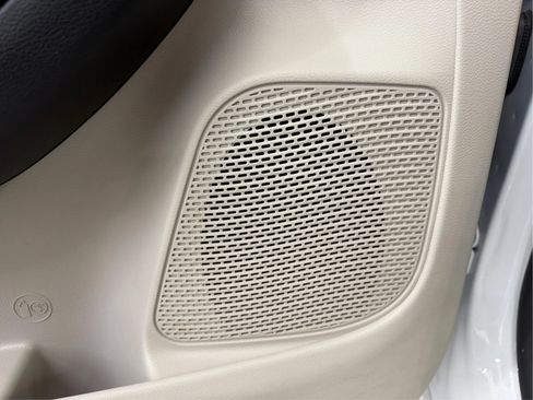 Used 2024 Chrysler Pacifica Touring-L FWD image 37