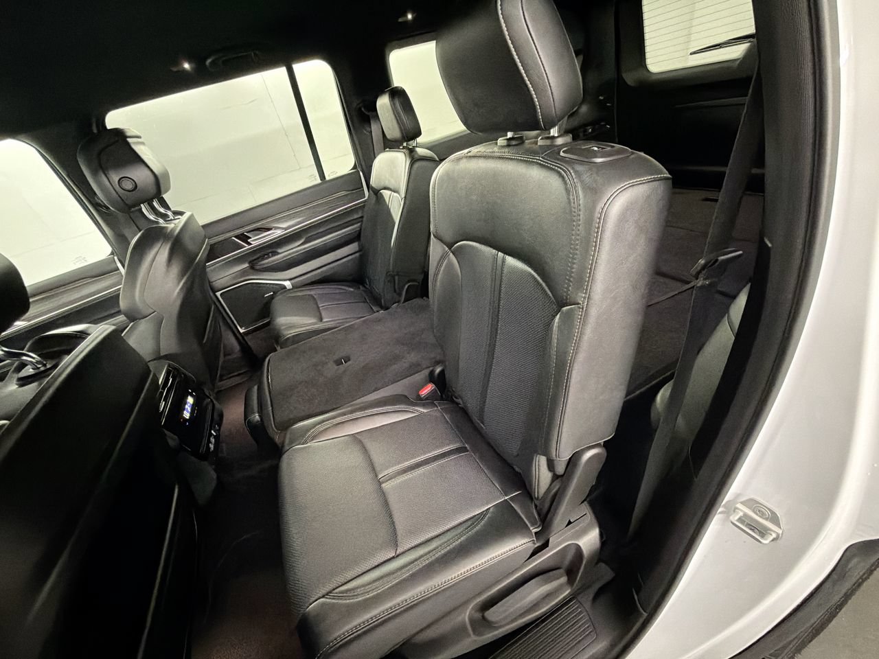 Used 2024 Jeep Wagoneer Series II w/ Flexible Seating Group RWD image 23