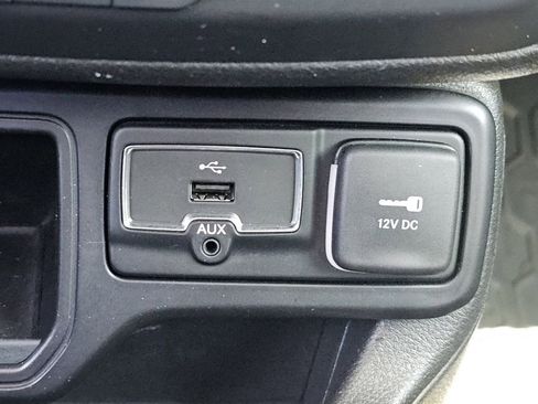 Used 2018 Jeep Renegade Altitude FWD image 16