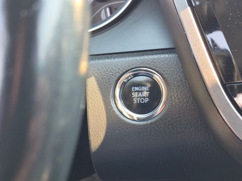 Used 2020 Toyota Camry SE w/ Convenience Package FWD image 21