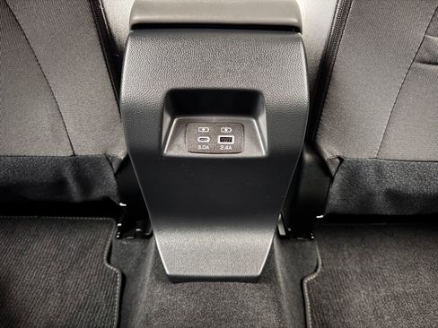 Used 2025 Subaru Crosstrek 2.0i Premium image 31