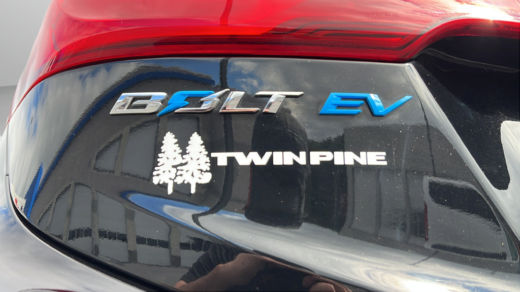 Used 2020 Chevrolet Bolt LT FWD image 25