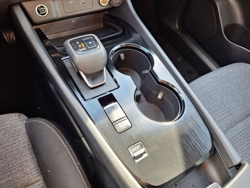 Used 2021 Nissan Rogue SV image 16