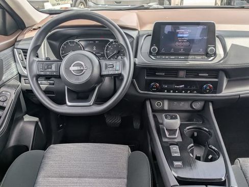 Used 2023 Nissan Rogue SV FWD image 32