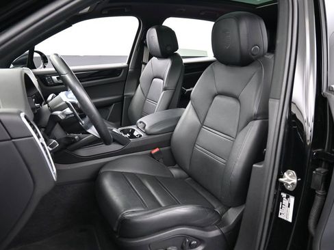 Certified 2023 Porsche Cayenne Platinum Edition AWD/4WD image 5