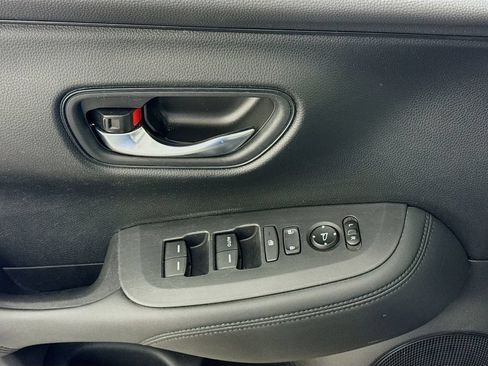 Used 2023 Honda HR-V LX image 17