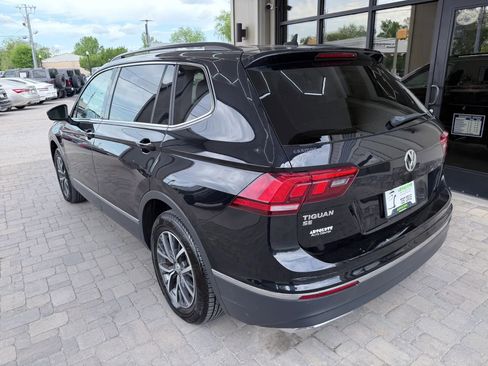 Used 2020 Volkswagen Tiguan SE w/ Panoramic Sunroof Package image 4